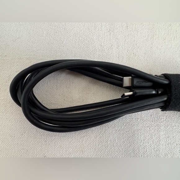 Amazon Basics USB-C to USB-C 2.0 Fast Charger Cable | 10 Feet | Black - Picture 4 of 4